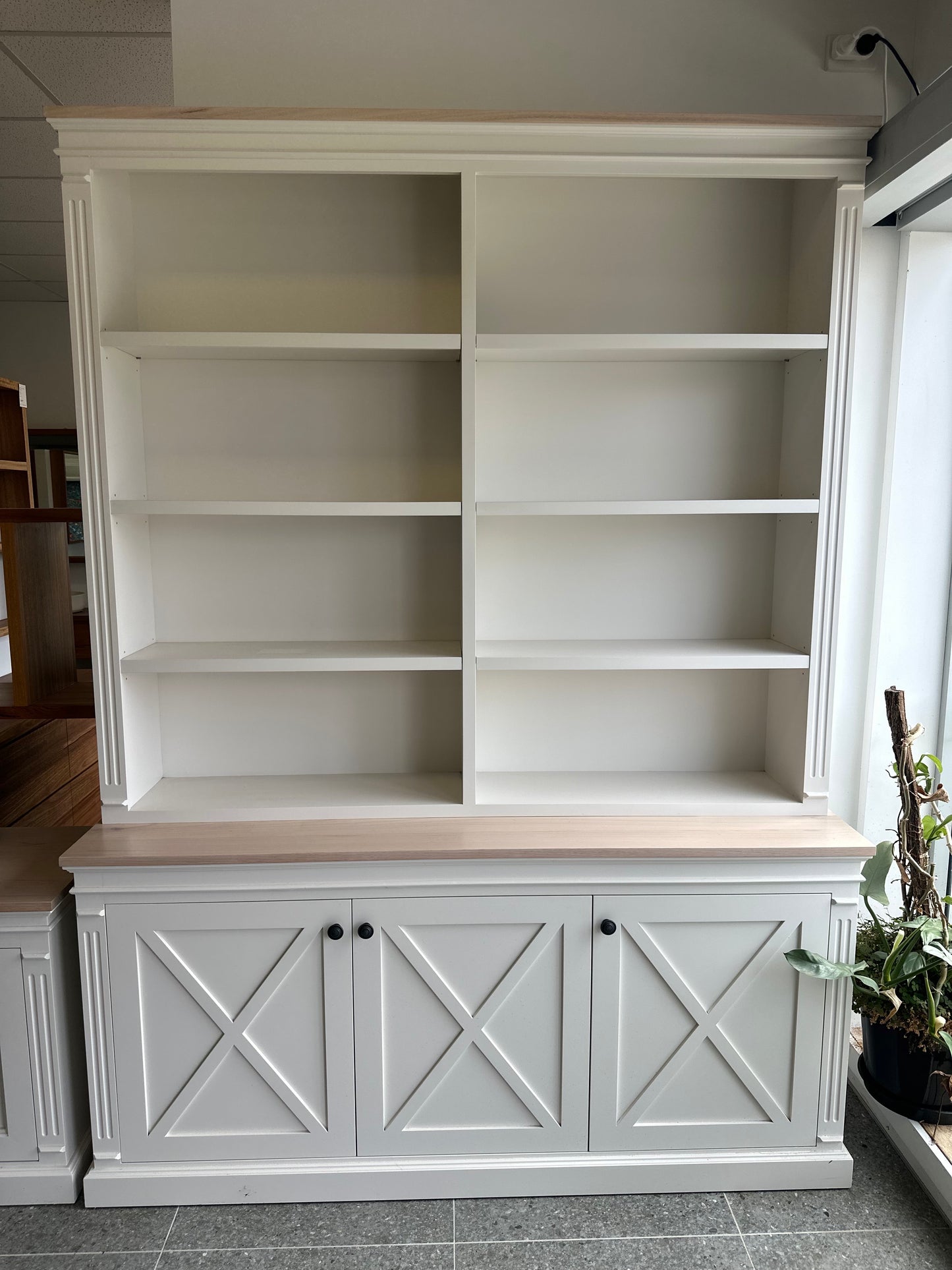 AU1 (Custom Size Hampton Wall Unit)